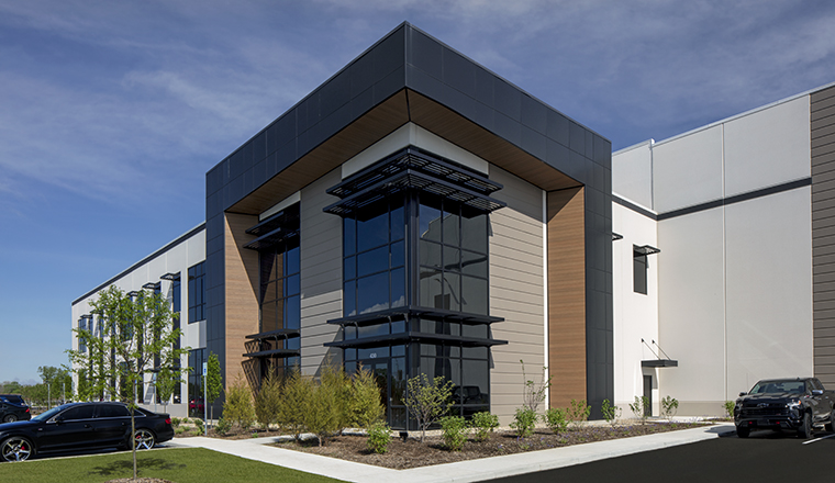 Modern Office and Warehouse Facility @ Thunderbird Commerce Center